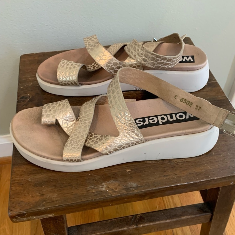 Wonders leather metallic gold strap sandals, size 37(6.5)